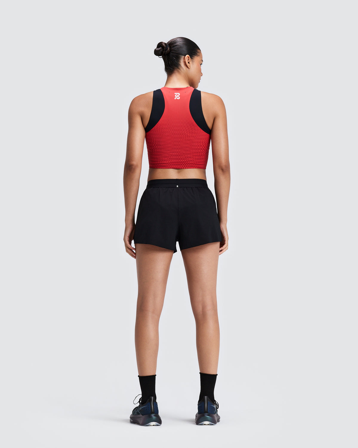 Top de competencia Bandit Adapto para mujer, color Oxide Red - vista posterior de cuerpo entero
