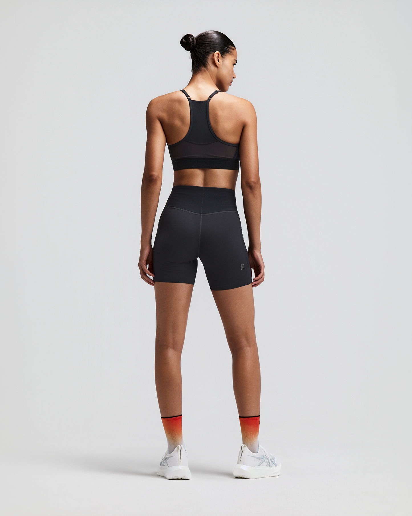 Women's Vanisher Strappy Run Bra Anthracite - cuerpo completo, vista posterior