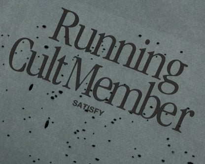 MothTech Muscle Tee Faded Black - detalle del estampado Running Cult Member