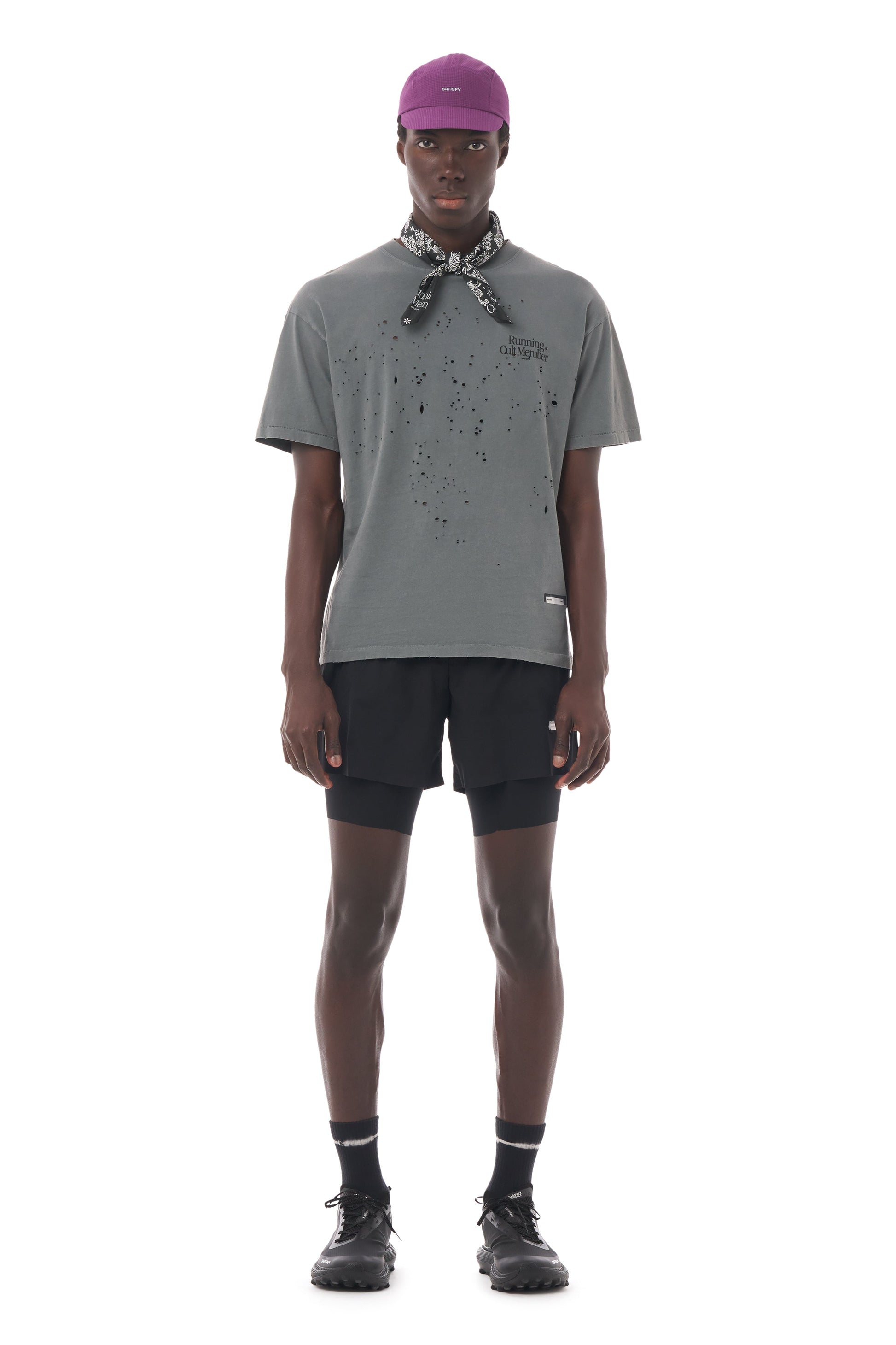 MothTech T-Shirt Faded Black - vista frontal en modelo