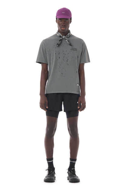 MothTech T-Shirt Faded Black - vista frontal en modelo