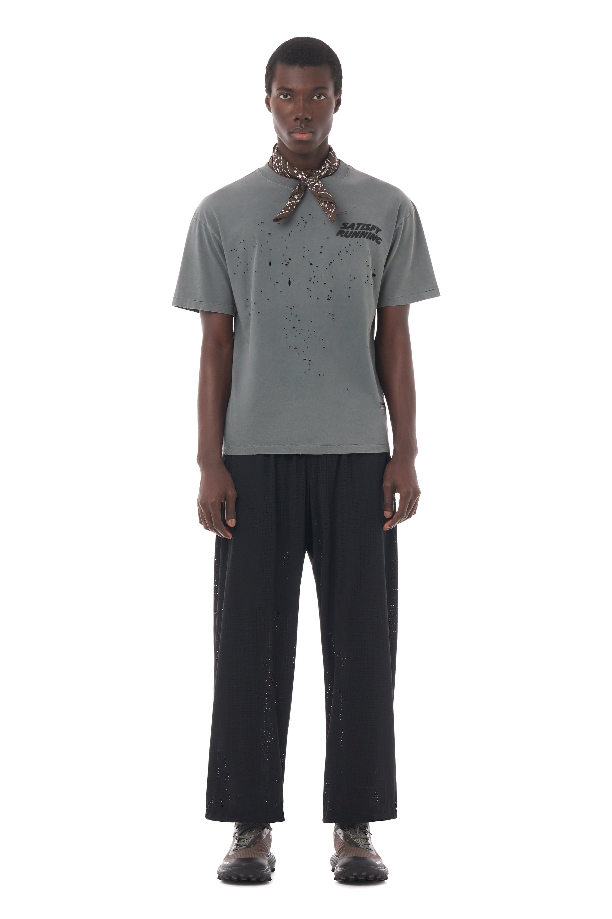 MothTech T-Shirt Faded Black - vista frontal en modelo