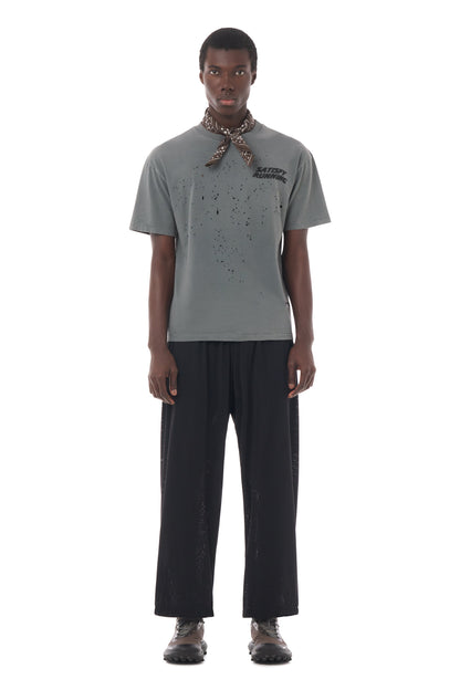 MothTech T-Shirt Faded Black - vista frontal en modelo