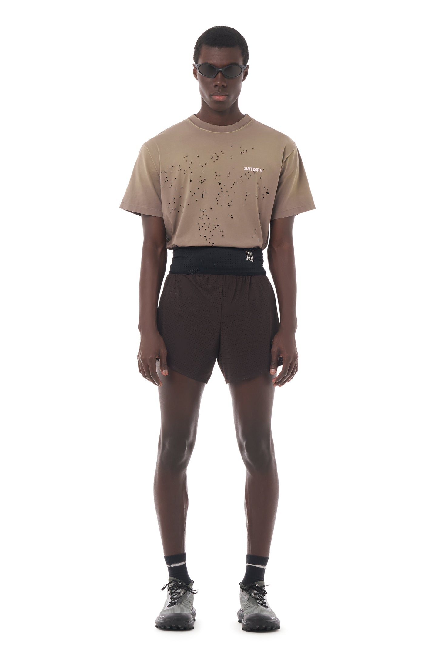 MothTech T-Shirt Sun Bleached Falcon - vista frontal en modelo