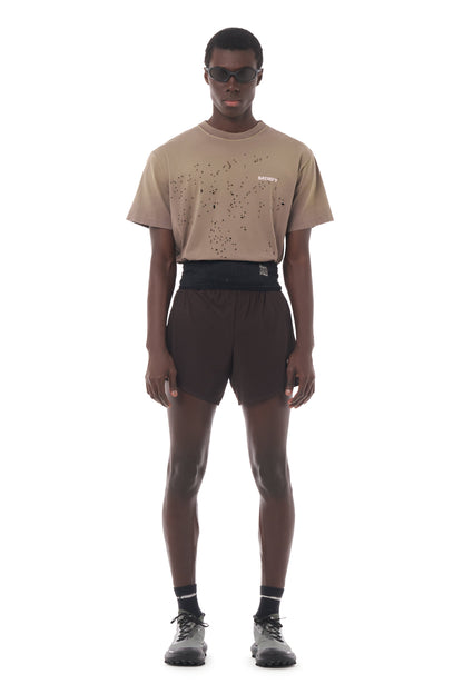MothTech T-Shirt Sun Bleached Falcon - vista frontal en modelo