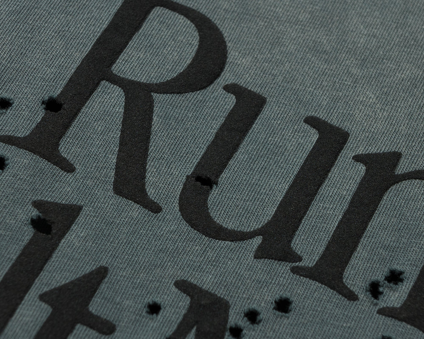 MothTech T-Shirt Faded Black - detalle del estampado Running Cult Member