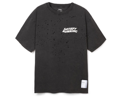 MothTech T-Shirt Aged Black - vista frontal de la prenda con logo Satisfy Running