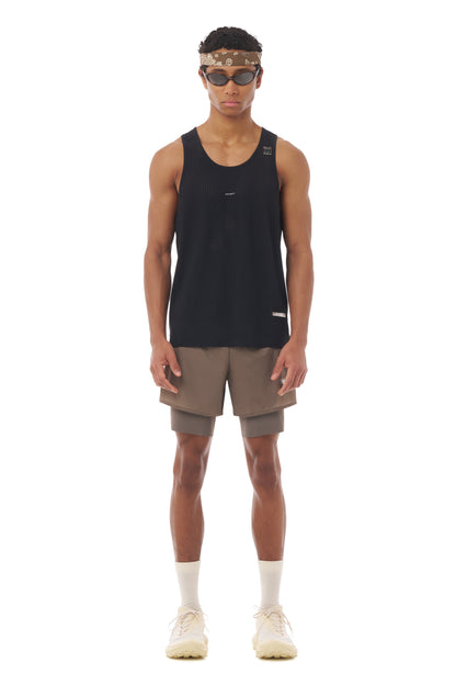 Space-O Singlet Black - vista frontal en modelo