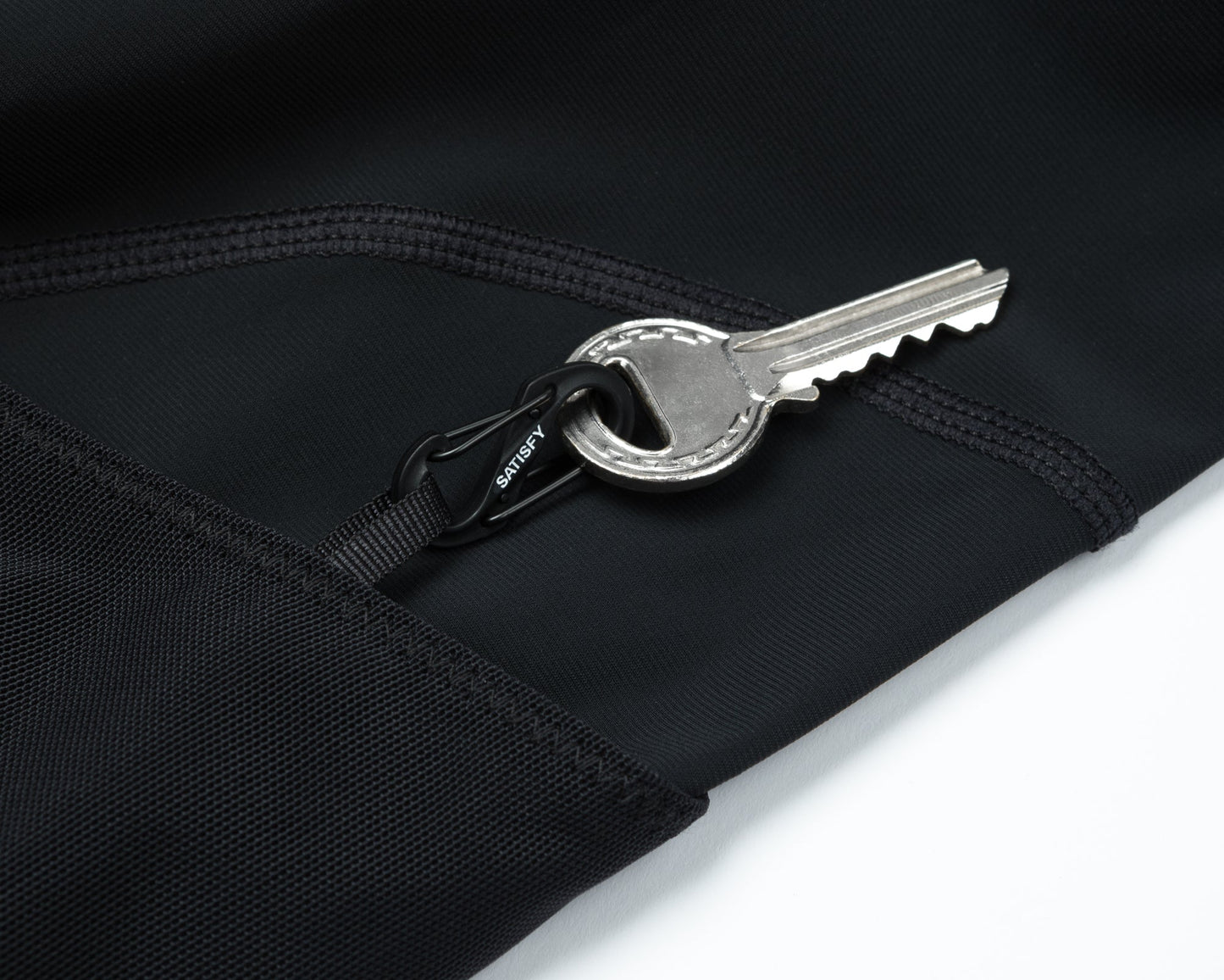 TechSilk Evo 9" Cargo Half Tights - detalle del mini S-Carabiner para las llaves