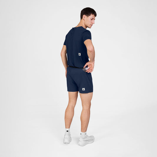 Short de running SAYSKY Flow 5" para hombre, color azul - vista posterior en modelo