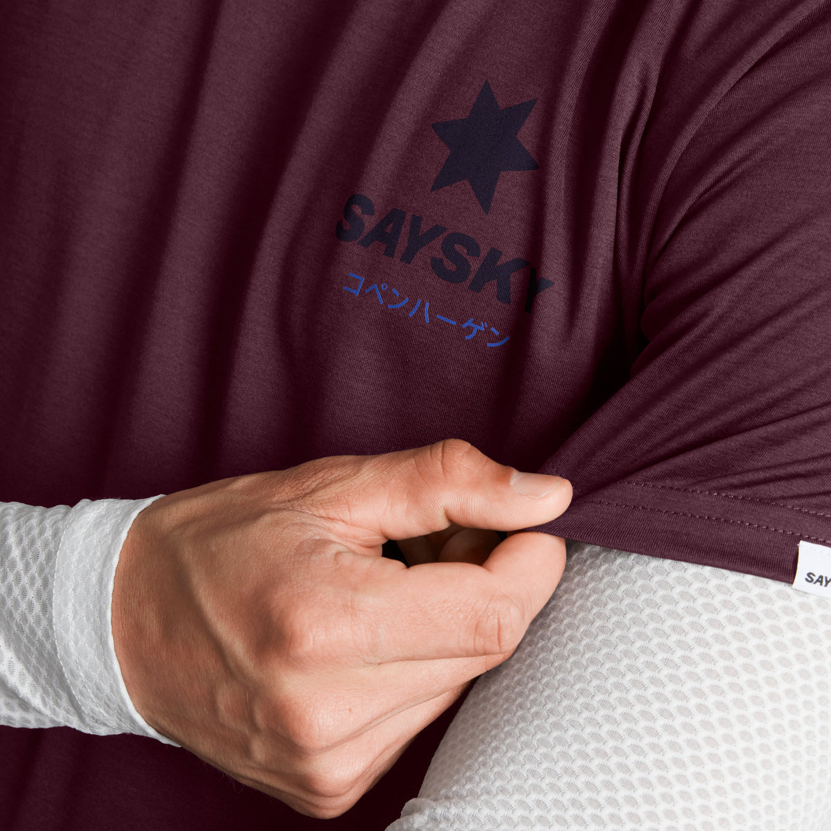 Polo de running SAYSKY Pace para hombre, color Burgundy - detalle