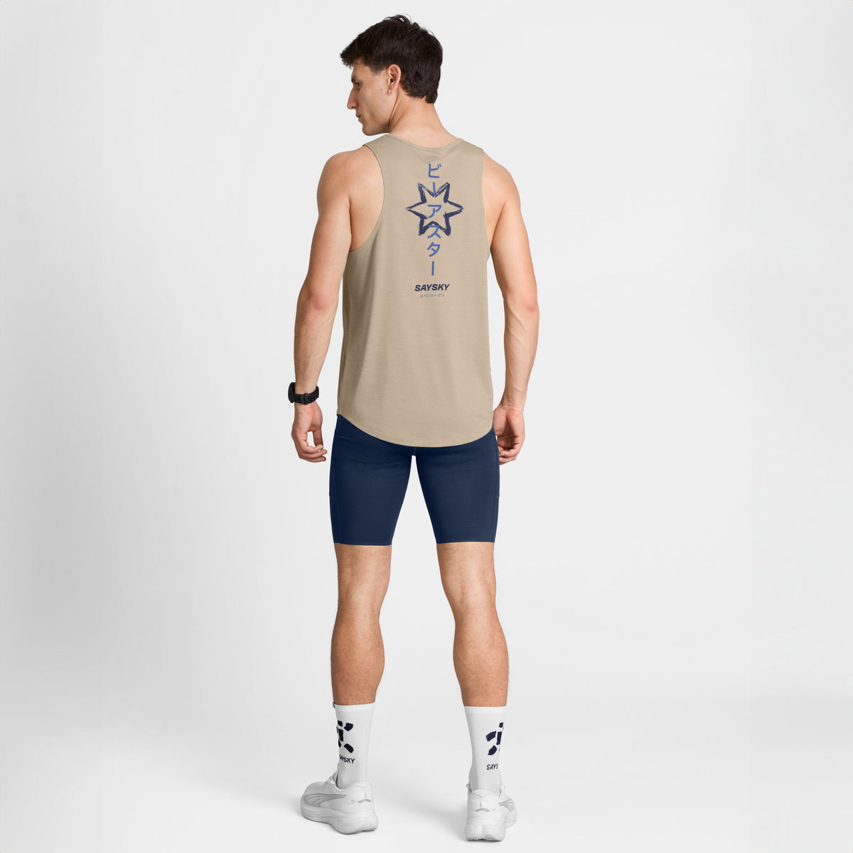 Bividí de competencia SAYSKY Combat Pro para hombre, color Sand - vista posterior de cuerpo entero en modelo