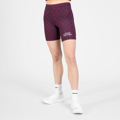 Malla corta SAYSKY Combat+ 7" para mujer, color Couture Burgundy - vista frontal en modelo