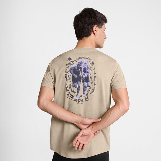 Polo de running SAYSKY Combat Pro para hombre, color Sand - vista posterior en modelo