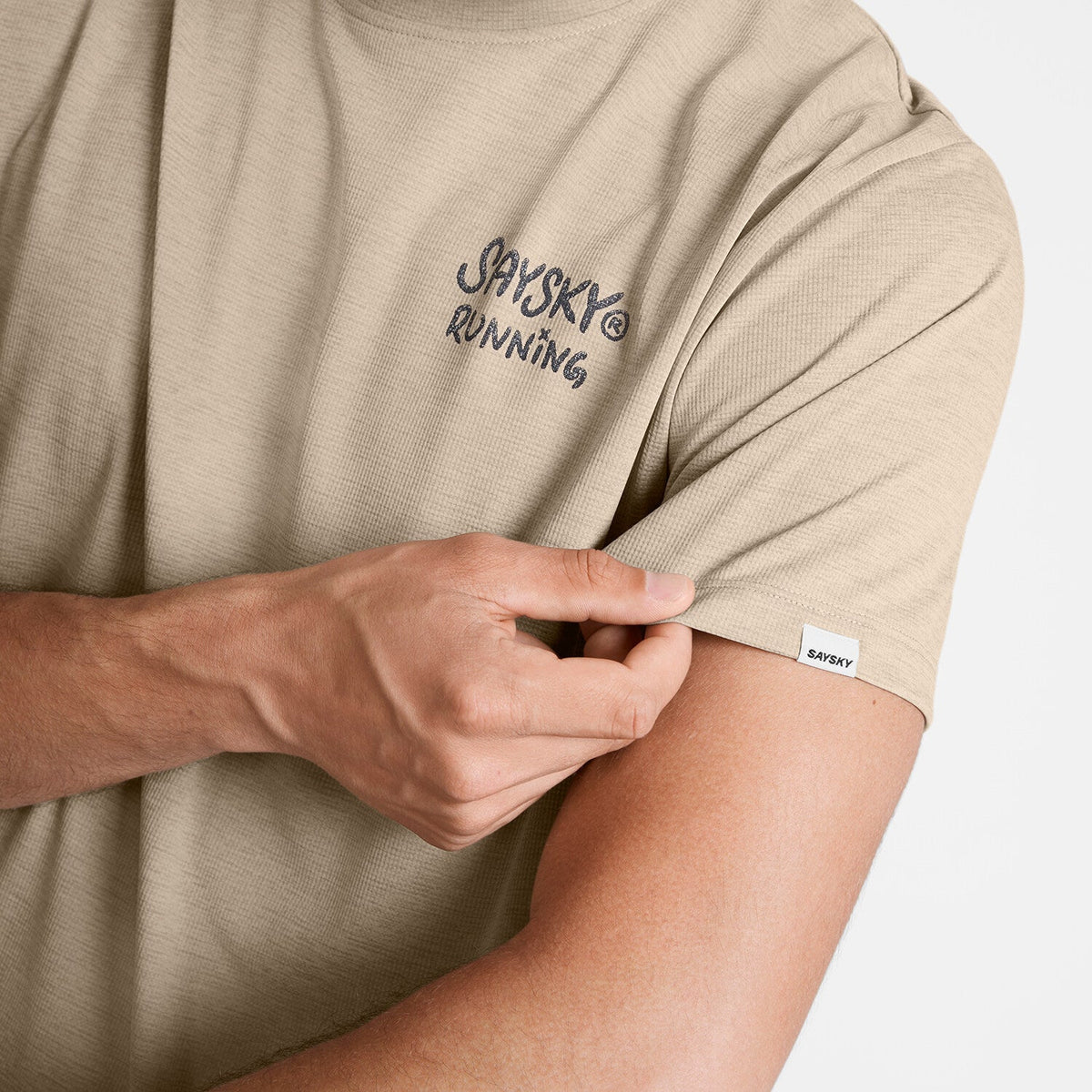 Polo de running SAYSKY Combat Pro para hombre, color Sand - detalle