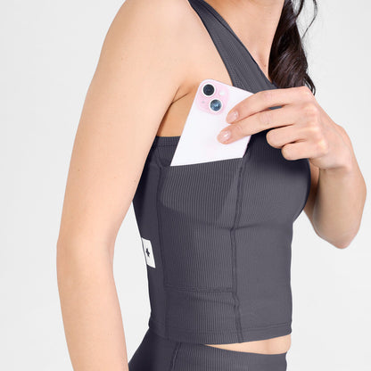 Top de running SAYSKY Combat Rib para mujer, color gris - detalle del bolsillo lateral