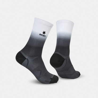 Medias de running SAYSKY Combat High, color Black Fade - vista del producto