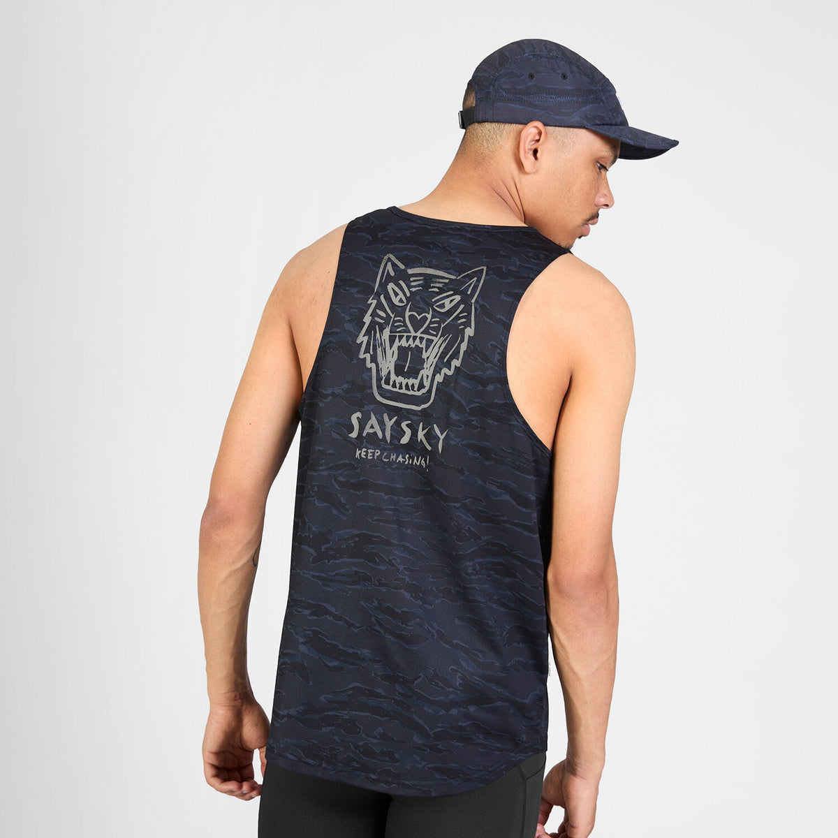 Bividí SAYSKY Combat para hombre, color Black Camo - vista posterior en modelo