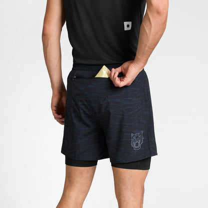 Short 2 en 1 SAYSKY 5" para hombre, color Black Camo - vista posterior en modelo