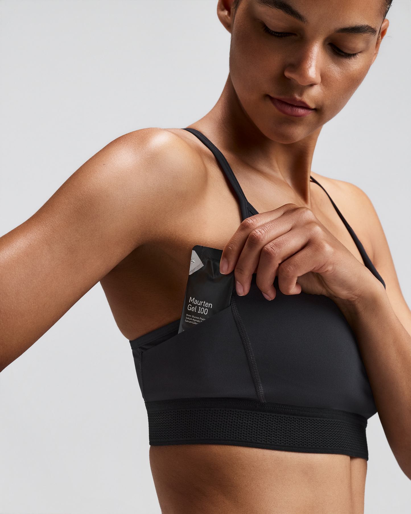 Women's Vanisher Strappy Run Bra Anthracite - detalle bolsillo para geles