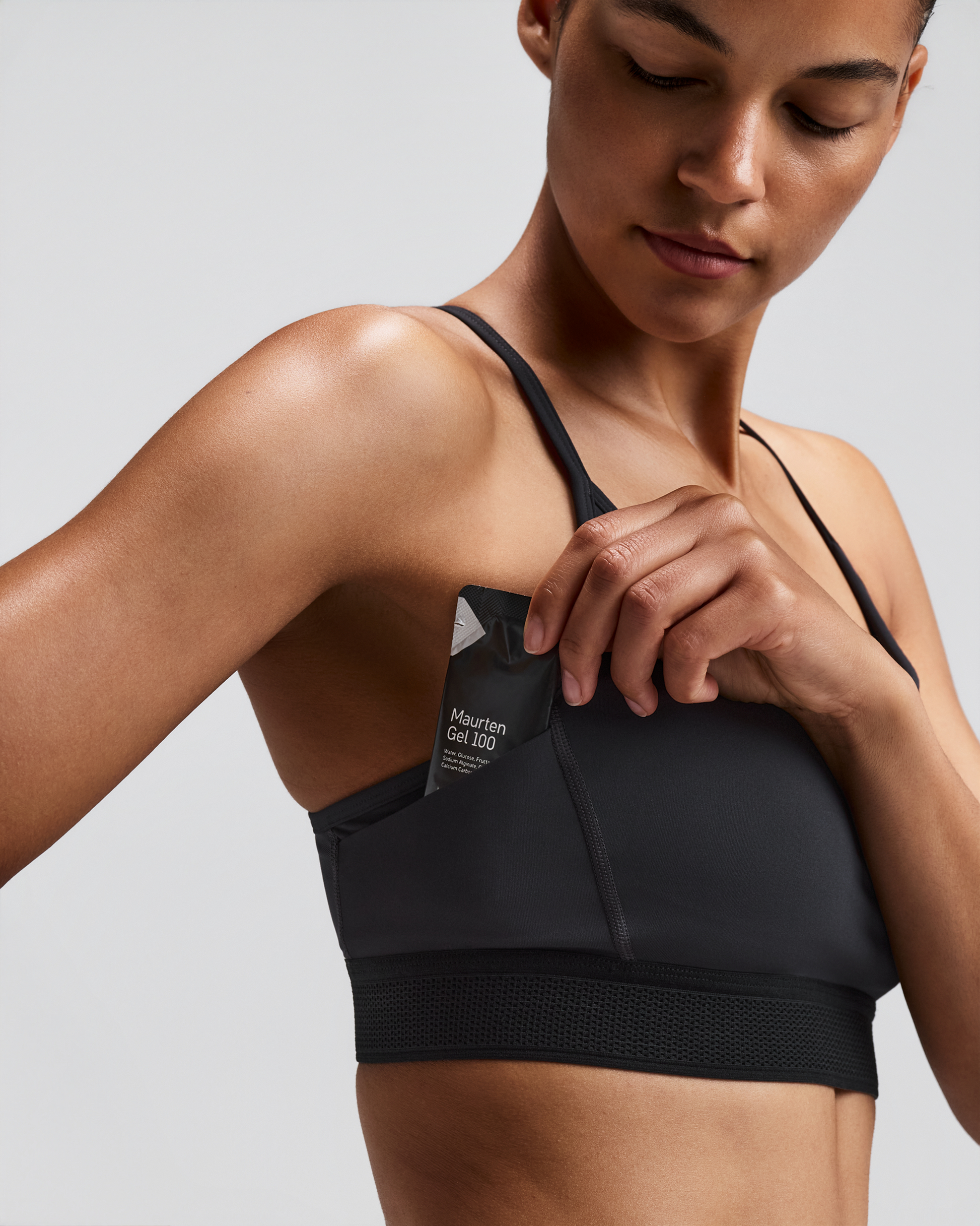 Women's Vanisher Strappy Run Bra Anthracite - detalle bolsillo para geles