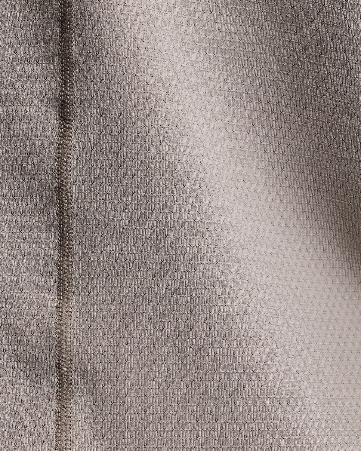 Men's Micromesh Run Tank Concrete Taupe - detalle del tejido Micromesh