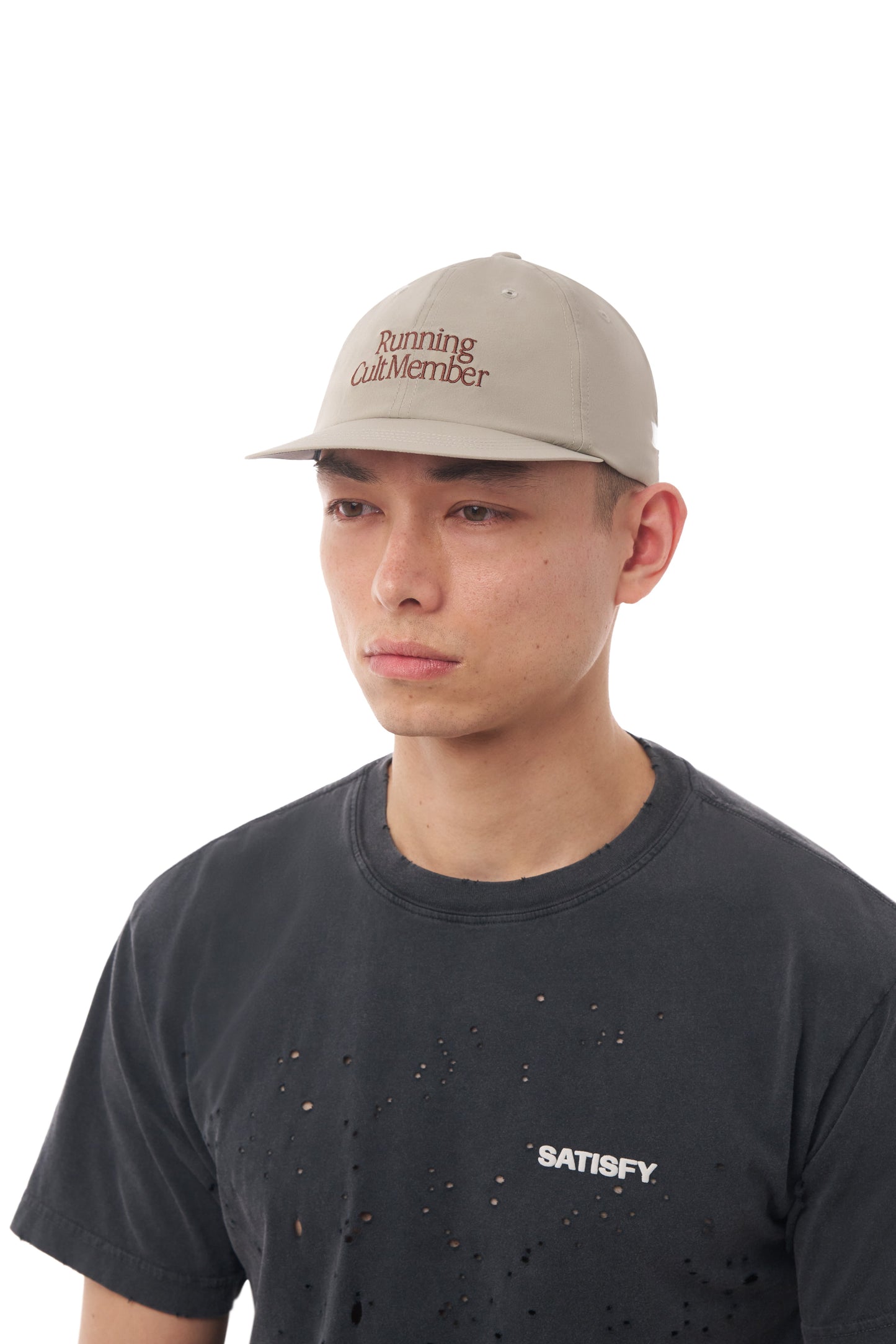 PeaceShell Running Cap Moon Rock - vista frontal en modelo