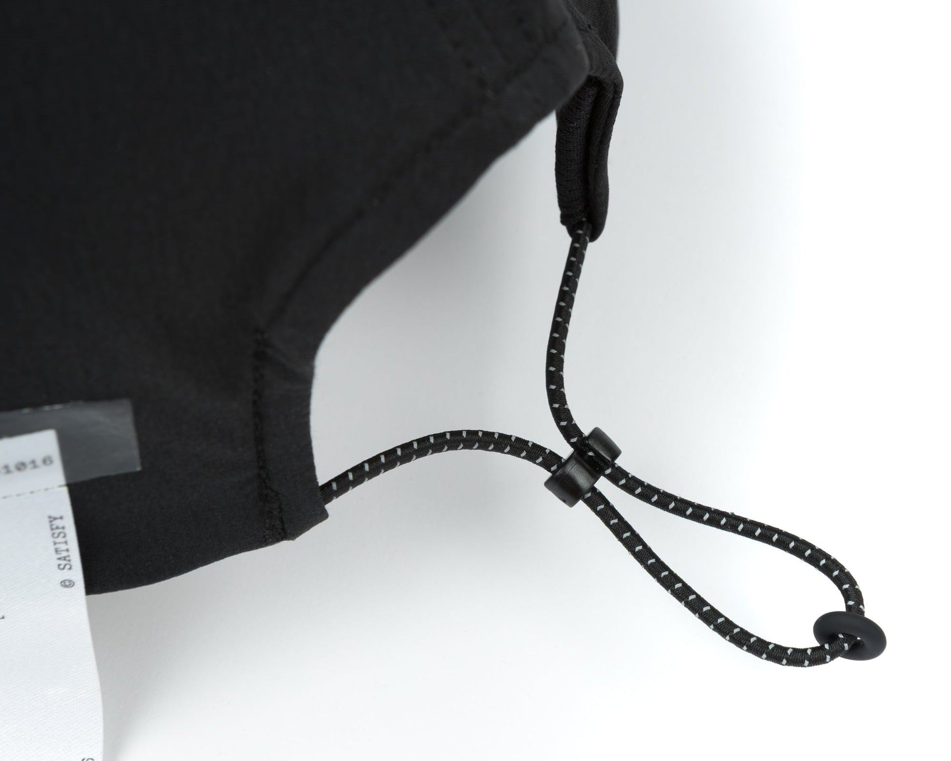 PeaceShell Running Cap Black - detalle del estampado Running Cult Member