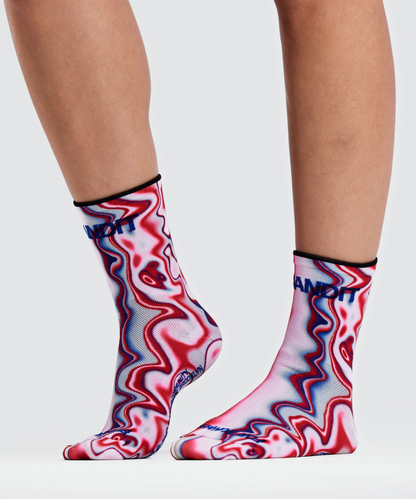 Medias de running Bandit Lite Run, color Melted Stripe Gradient - vista lateral en modelo