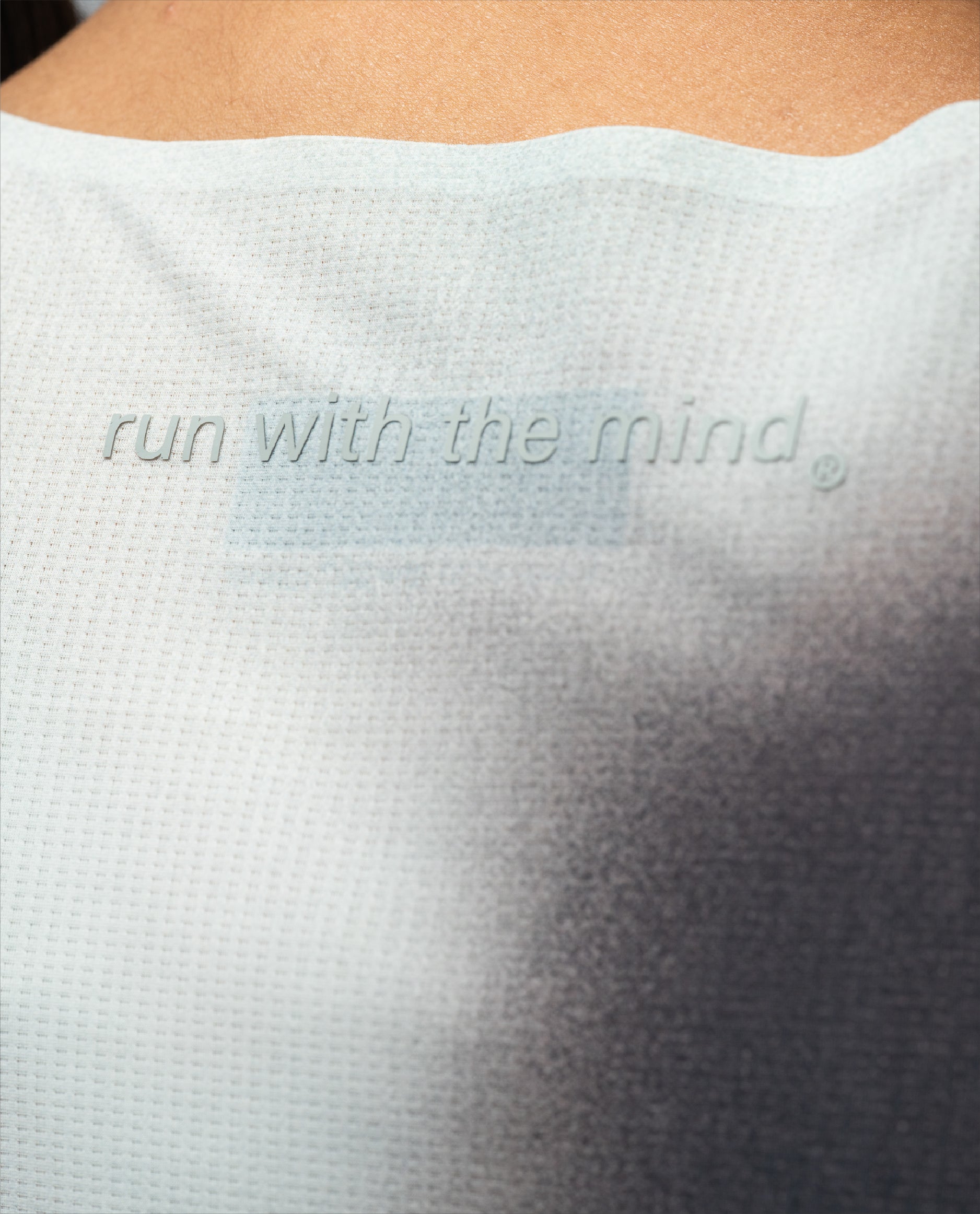 Women's Crop Race Singlet Fog - detalle de tejido