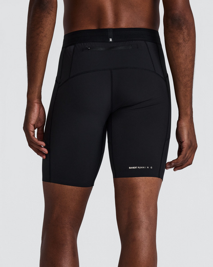 Malla corta Bandit SoLite para hombre, color negro - vista posterior en modelo