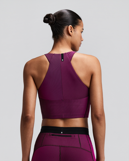Women's Cadence Zip Front Race Crop Espresso / Azalea - vista posterior en modelo
