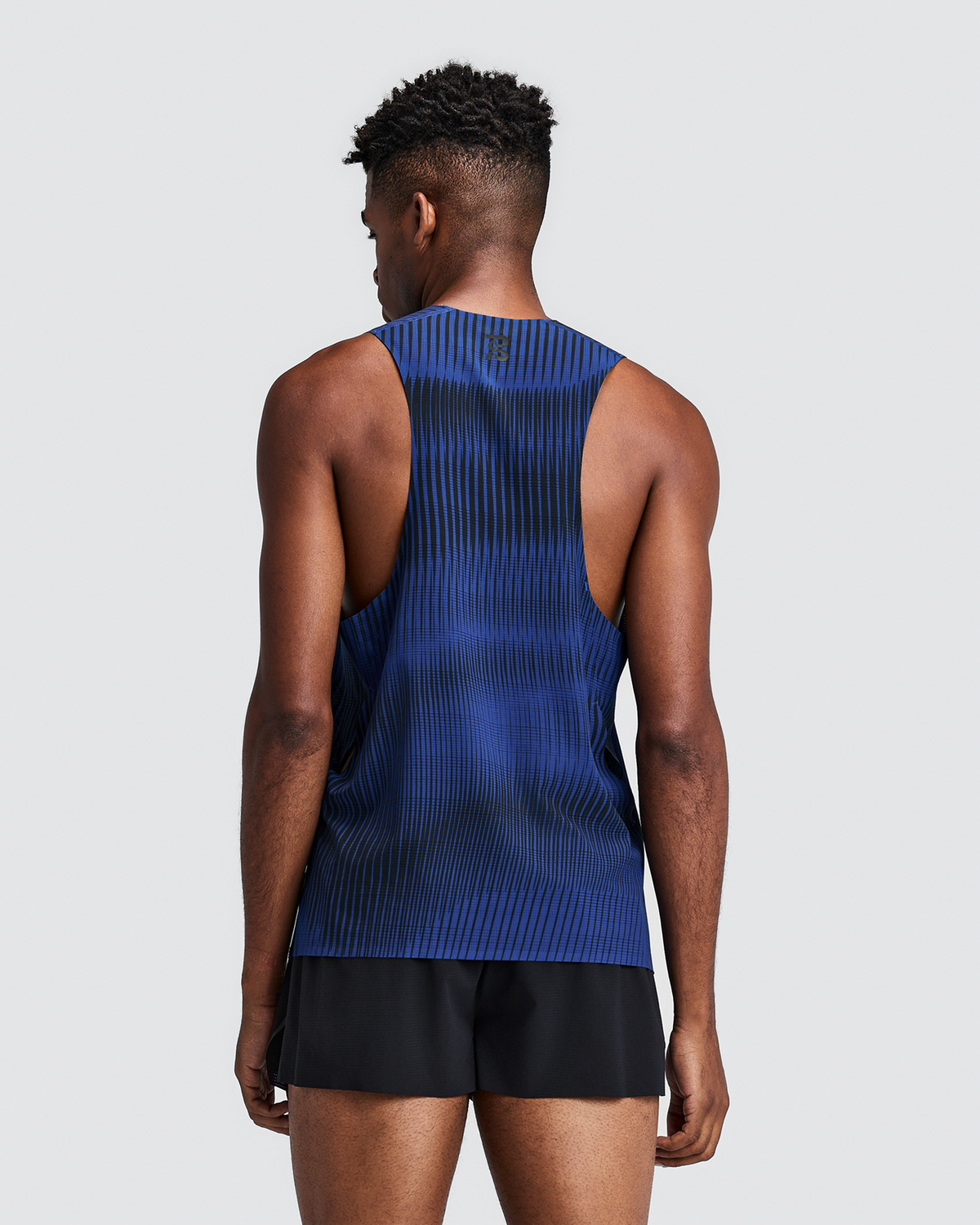 Bividí Bandit CoolGrid Distance con Flopack para hombre, color Bauhaus Blue - vista posterior en modelo