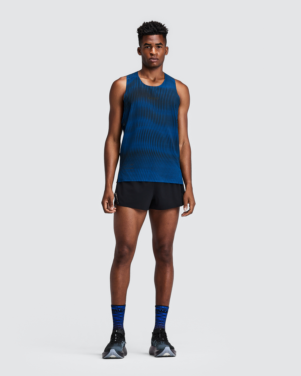 Bividí Bandit CoolGrid Distance con Flopack para hombre, color Bauhaus Blue - vista frontal de cuerpo entero