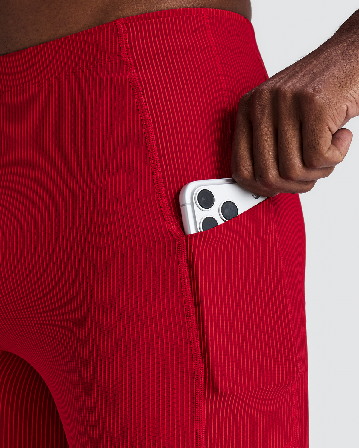Malla corta Bandit Cadence 7 Pocket para hombre, color Striped Oxide Red / Signal Red - detalle de la prenda