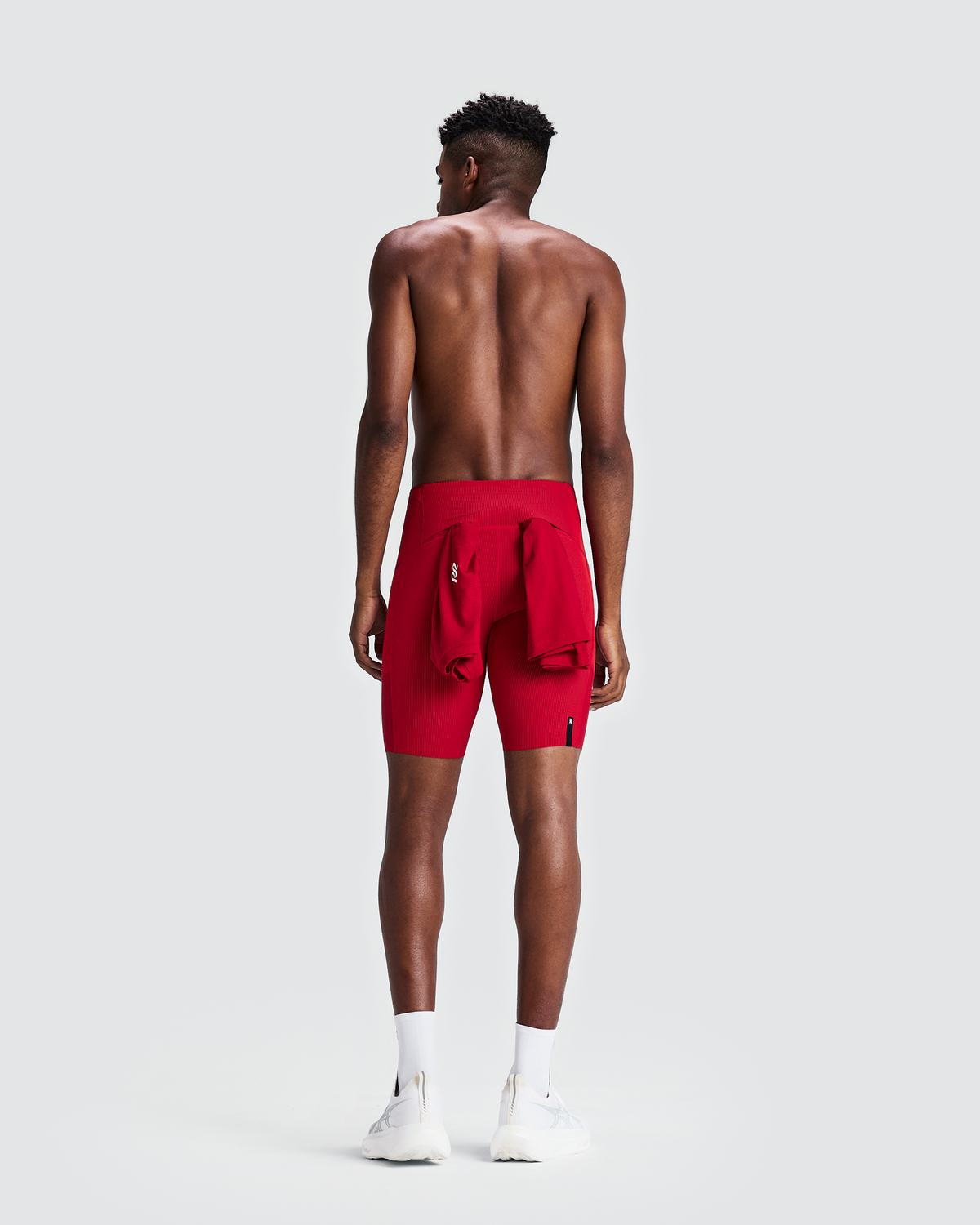 Malla corta Bandit Cadence 7 Pocket para hombre, color Striped Oxide Red / Signal Red - vista posterior de cuerpo entero
