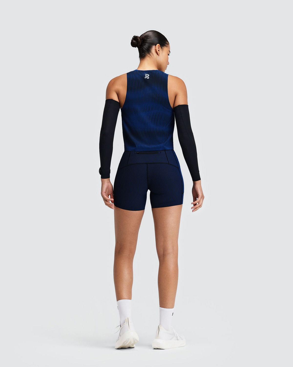 Bividí de competencia Bandit CoolGrid Race para mujer, color Bauhaus Blue - vista frontal de cuerpo entero
