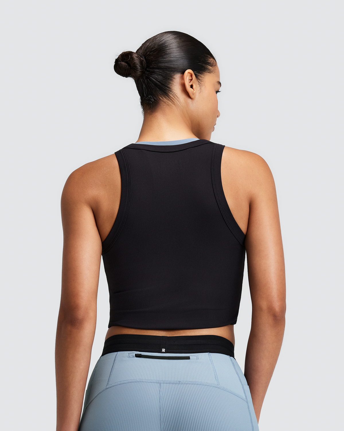 Bividí Bandit Vituccia para mujer, color negro - vista frontal en modelo de cerca