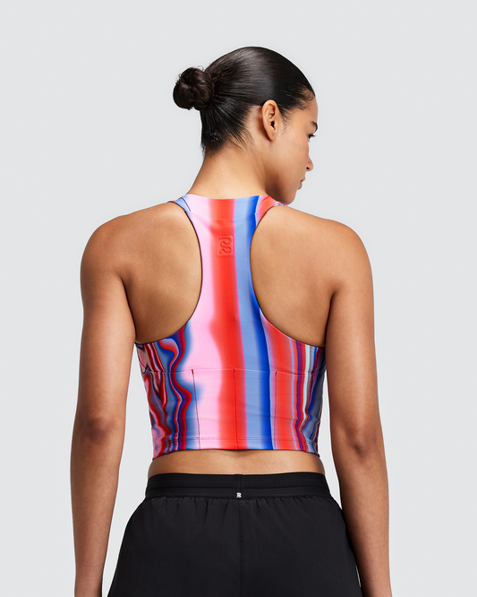 Top de competencia Bandit Vanisher Crewneck para mujer, color Melted Stripe Gradient - vista posterior en modelo
